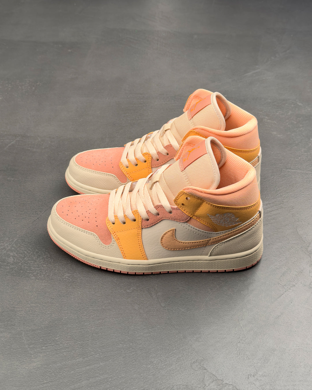 Air Jordan 1 Mid 'Apricot'